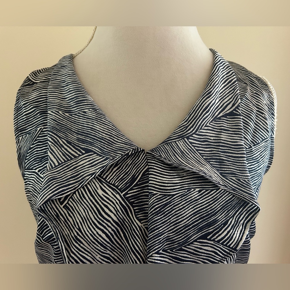 BEAUTIFUL Navy/White Ruffled Top - Picture 2 of 4